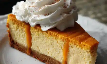 Thanksgiving Cheesecake: A Delightful Holiday Dessert