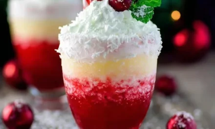 Kissing Santa Claus Cocktail – A Festive Delight