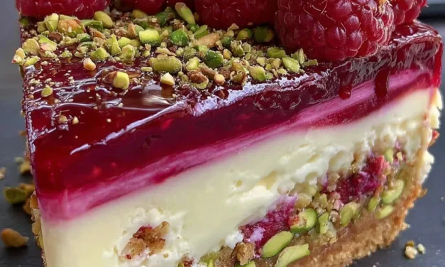 Pistachio Raspberry Crunch Cheesecake – A Heavenly Dessert
