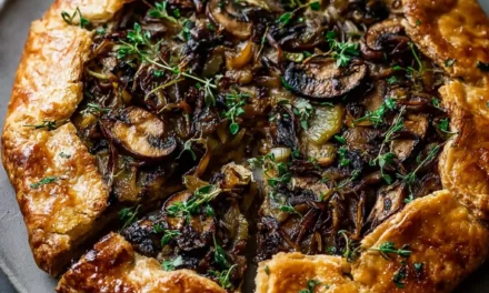 Mushroom & Leek Galette with Puff Pastry – A Cozy, Homemade Delight