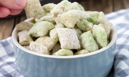 Pistachio Puppy Chow: A Delightful 5-Minute Treat