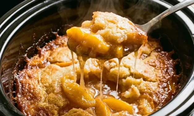 Delicious Slow Cooker Peach Cobbler for Effortless Indulgence